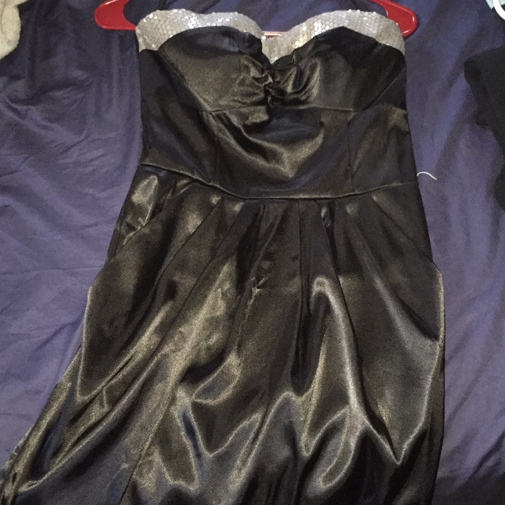 Silk like material with zip up back